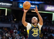 爱游戏中国官网-热火球员特纳在比赛中打出出色防守