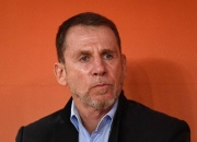 爱游戏亚洲官网-职业球员心态崩溃，队友默契失调