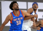 爱游戏网页版-波兰中锋梅开二度，帮助球队逆袭