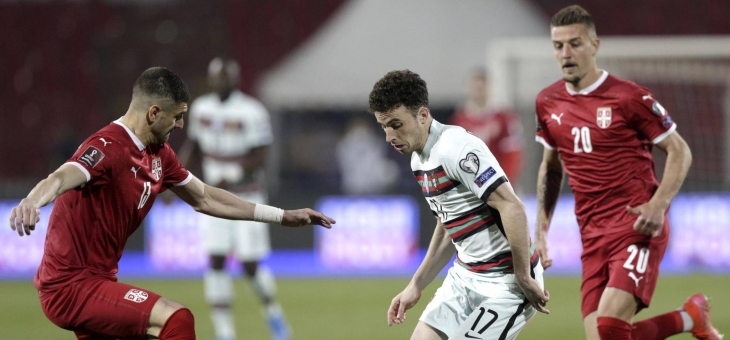 爱游戏体育地址-欧预赛比赛场上紧张刺激，气氛燃烧热情的简单介绍