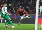 爱游戏登录-曼联后卫连续失误，遭遇意甲球队逆袭的简单介绍