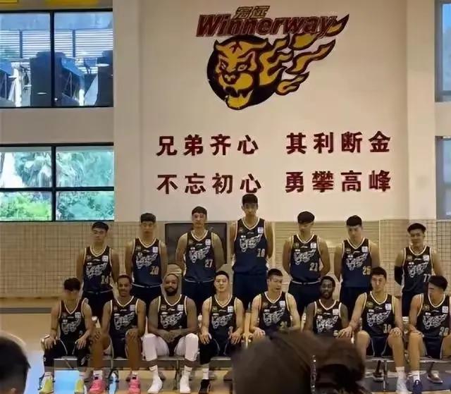 CBA职业篮球联赛新赛季揭幕，球队状态神勇的简单介绍
