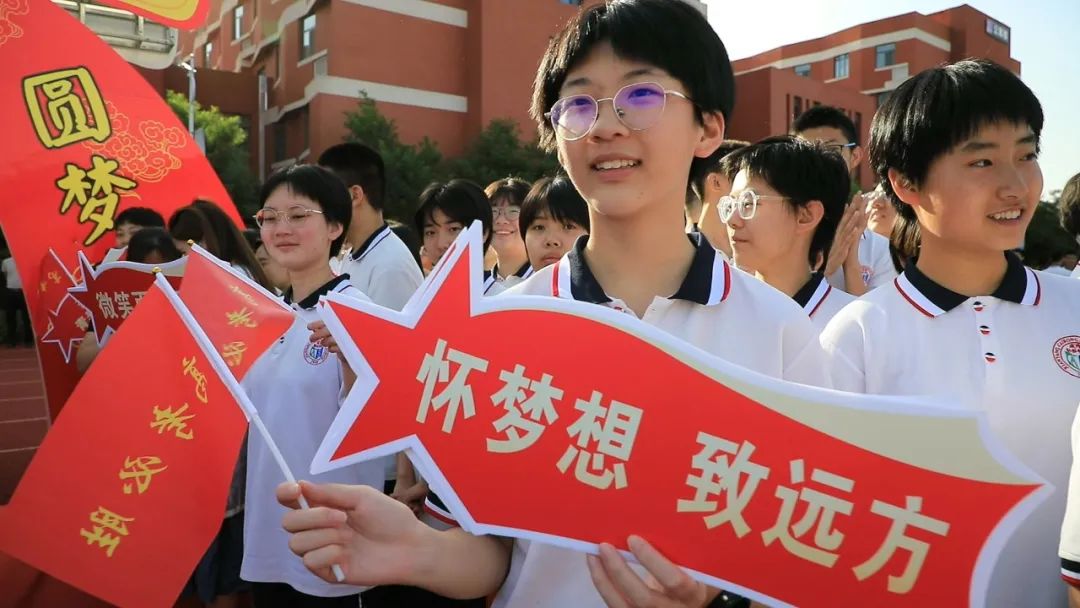 球员个个斗志昂扬，比赛可期的简单介绍