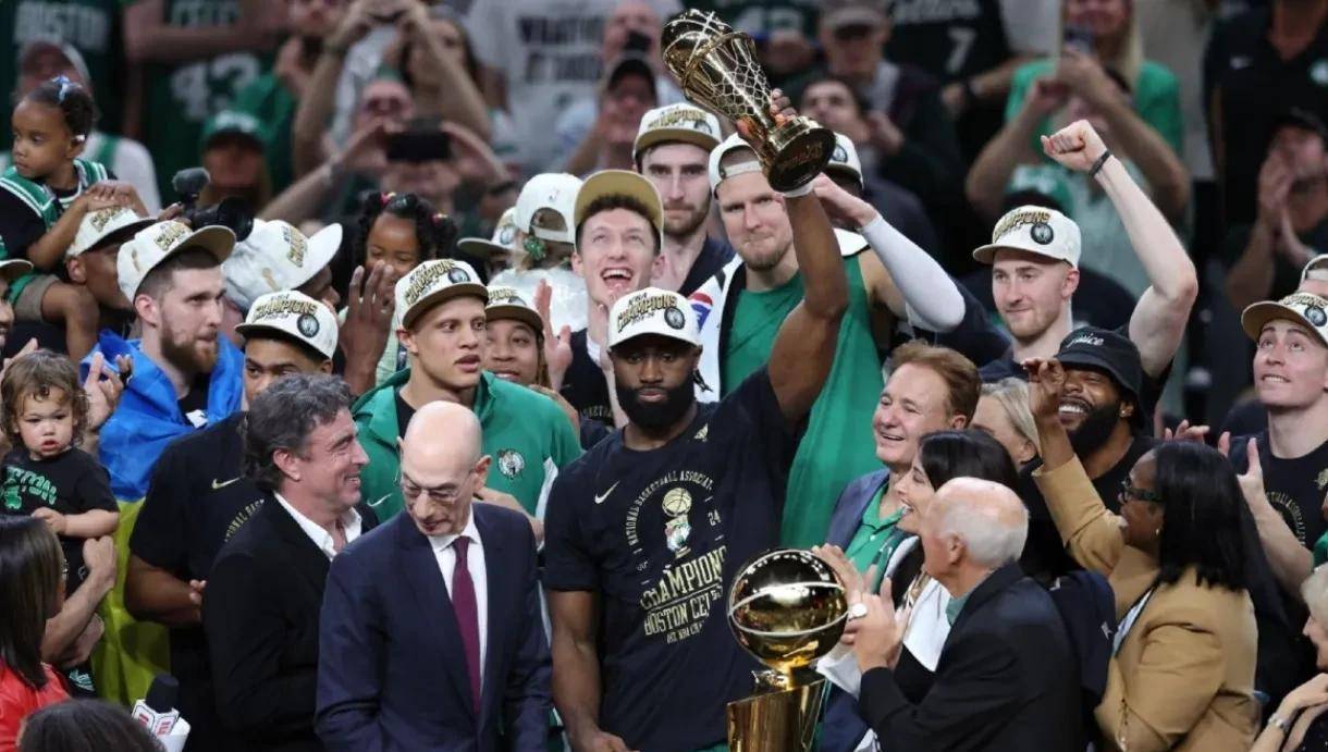爱游戏登录入口-包含加拿大传奇球员加冕今年NBA常规赛MVP的词条