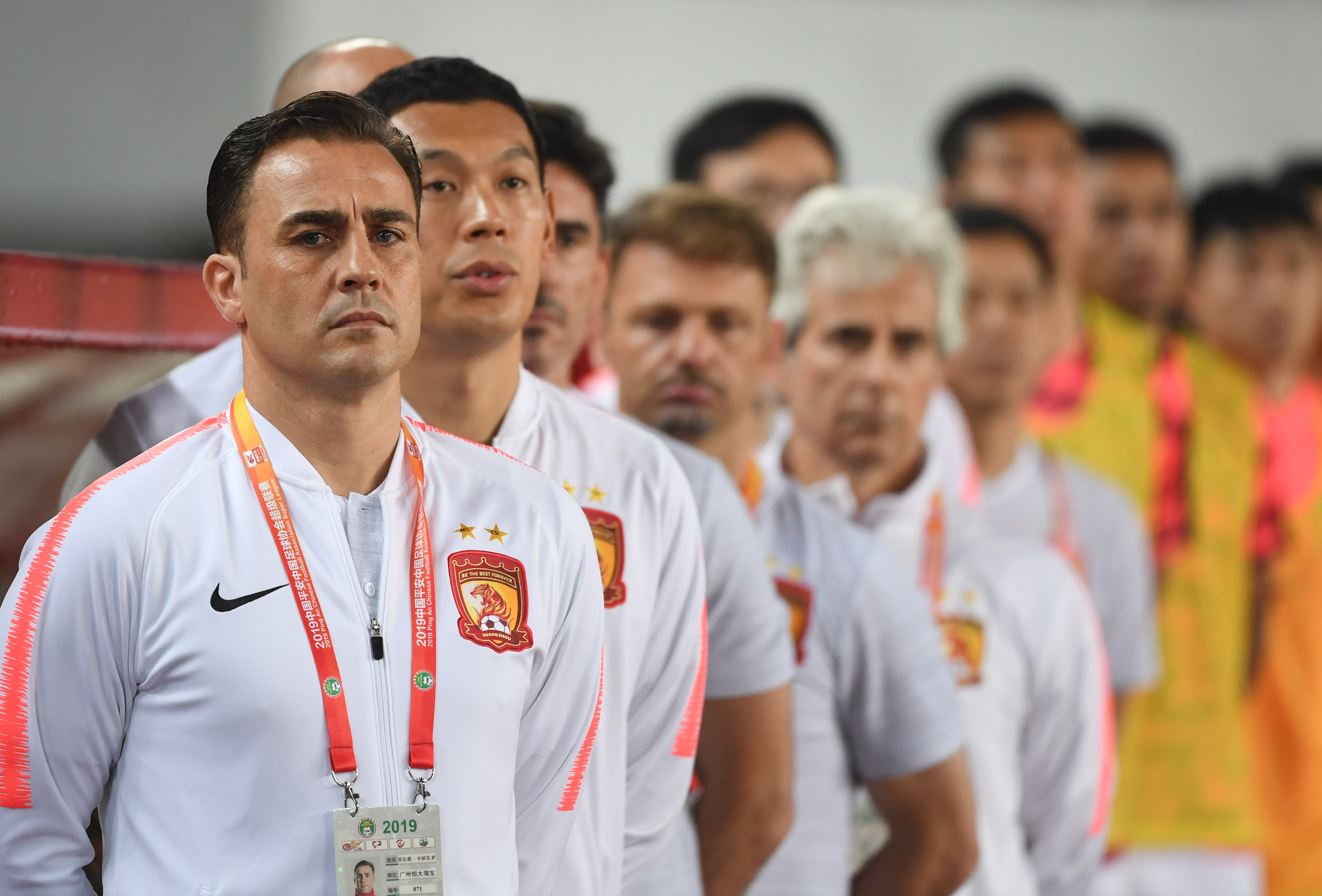 包含榜首对决：恒大战平鲁能，保持领先地位的词条