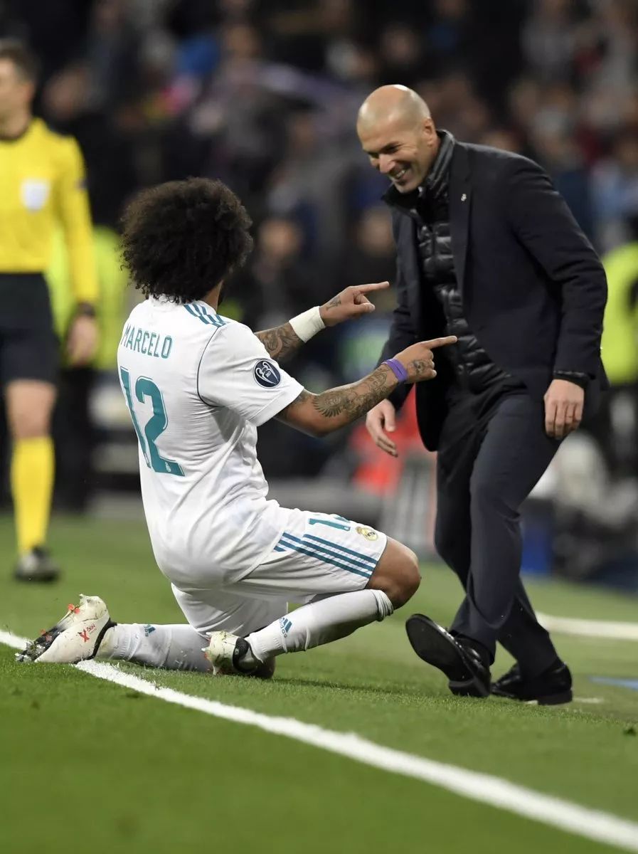 汉堡主场收获胜利,球迷欢呼雀跃的简单介绍 汉堡主场收获胜利,球迷欢呼雀跃的简单介绍