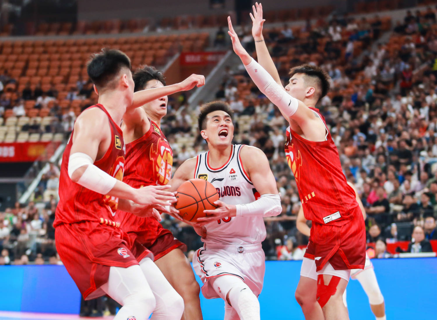 广州队客场惨败山西,遭遇连败 广州队客场惨败山西,遭遇连败