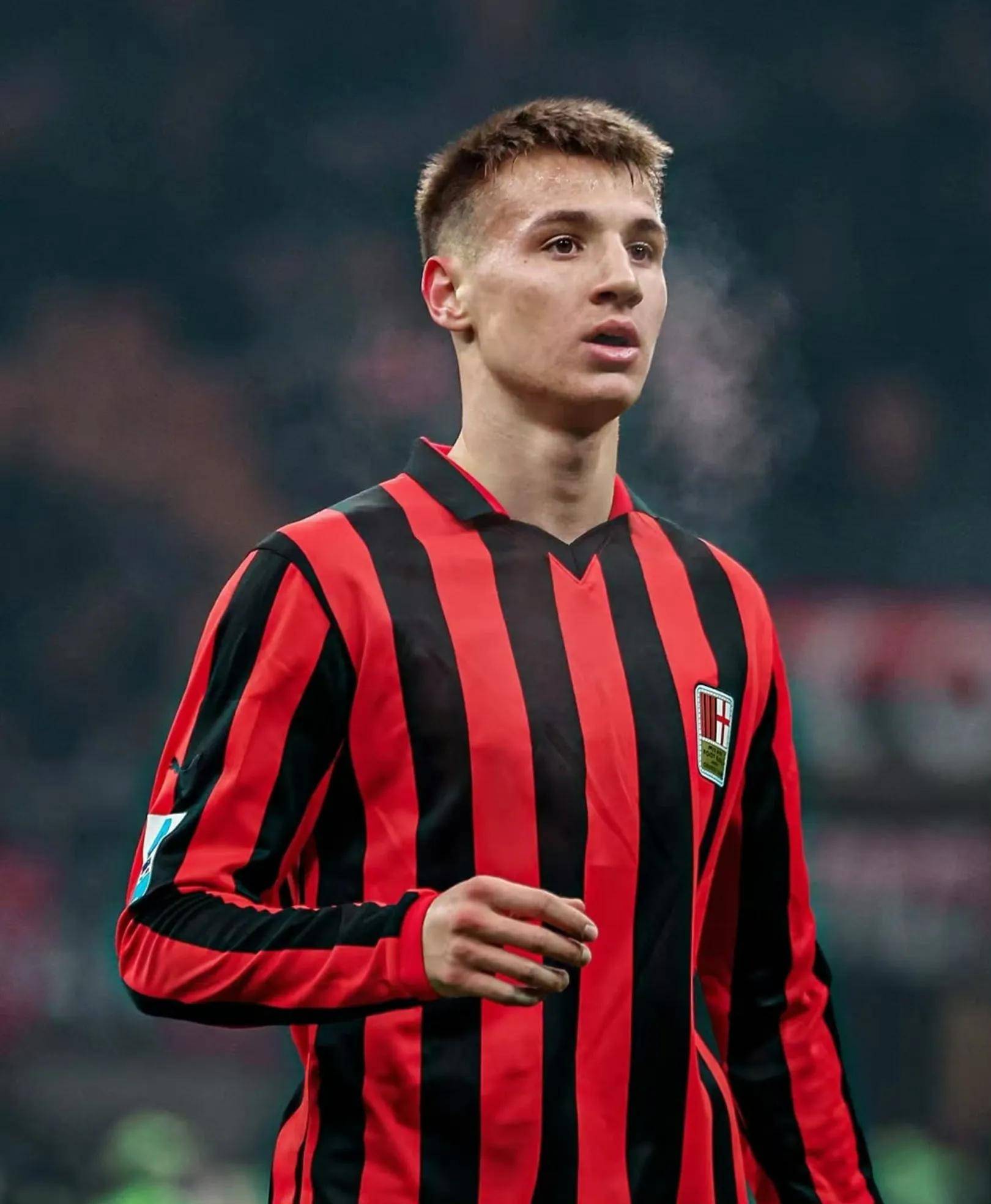 AC米兰五大传奇后卫，谁是最令人难忘的?