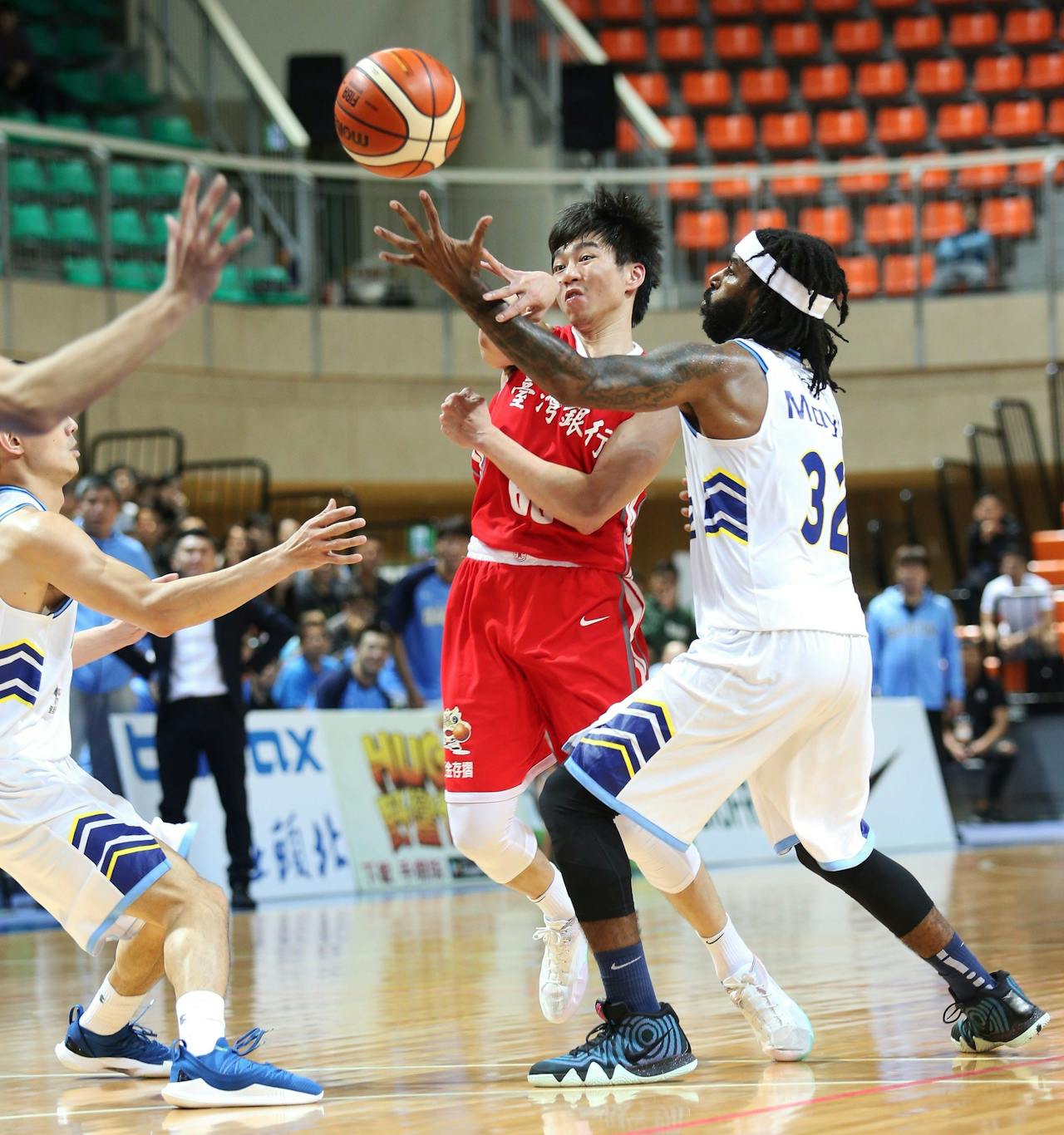 选手技艺高超,赛场擂鼓惊人 选手技艺高超,赛场擂鼓惊人