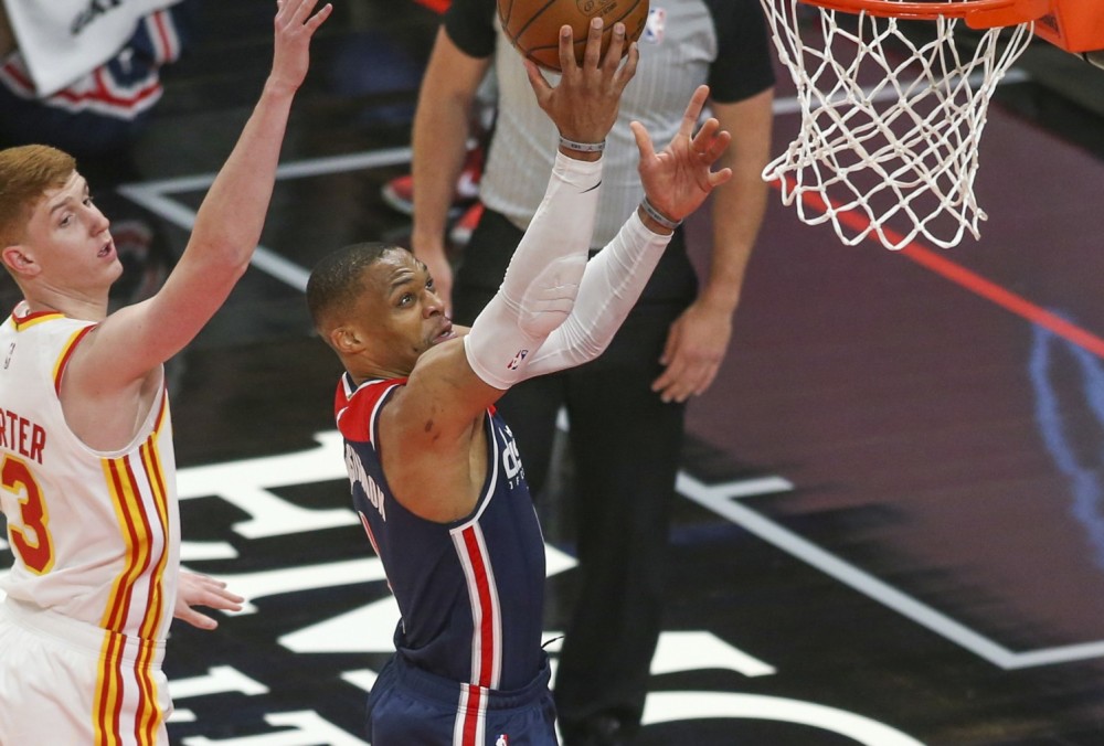 老鹰险胜奇才豪取四连胜 老鹰险胜奇才豪取四连胜