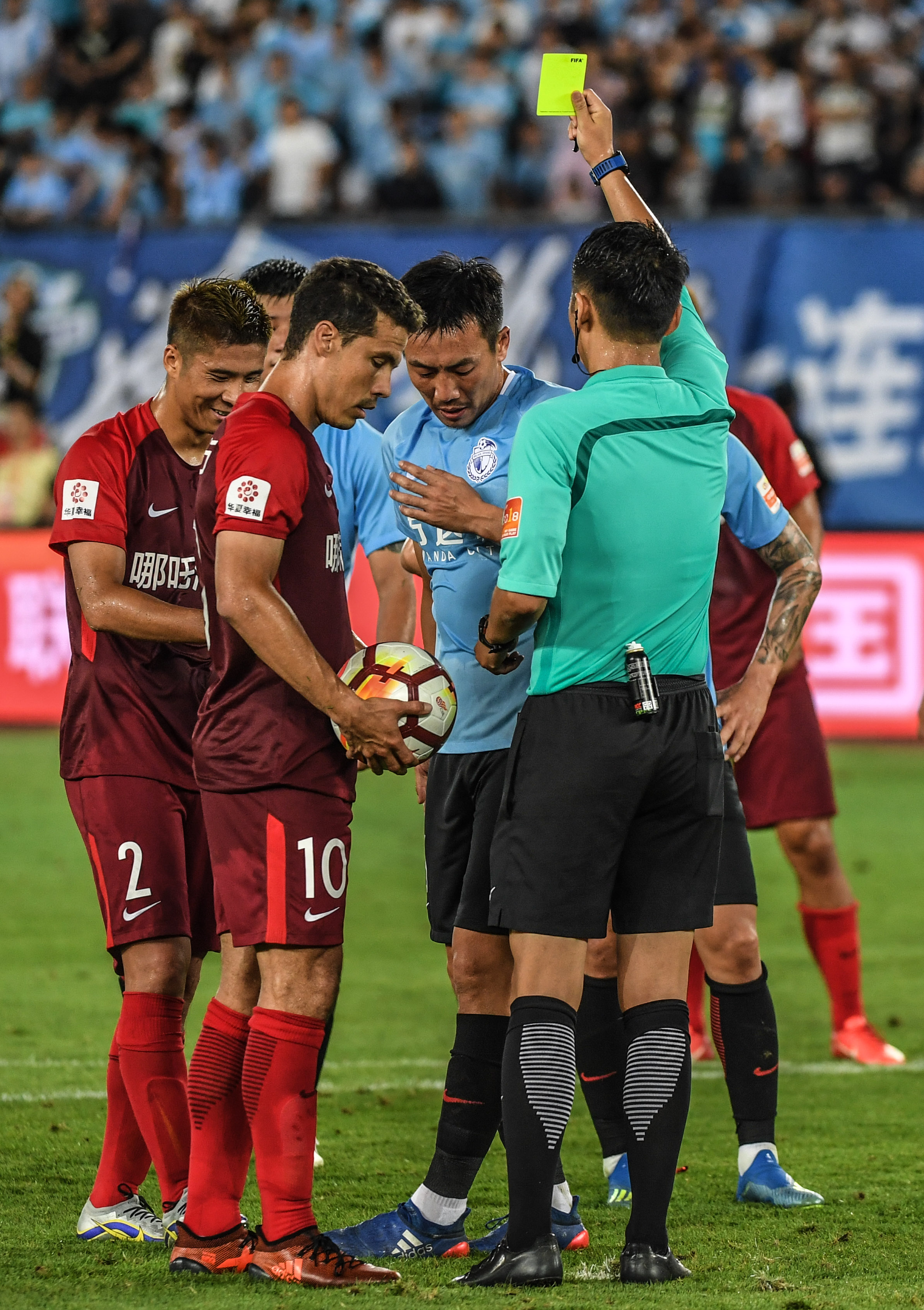 华夏幸福队员表现出色，为球队荣誉而战