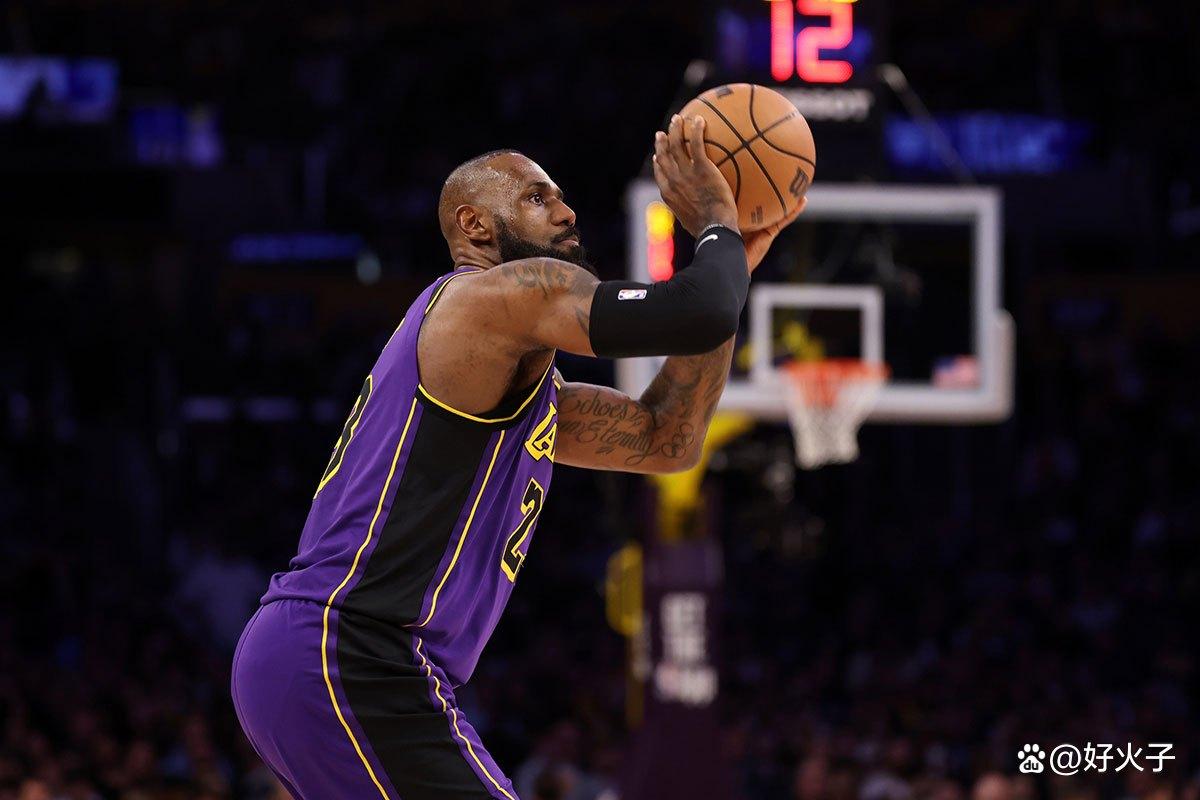 詹姆斯领衔，火箭队取得胜利