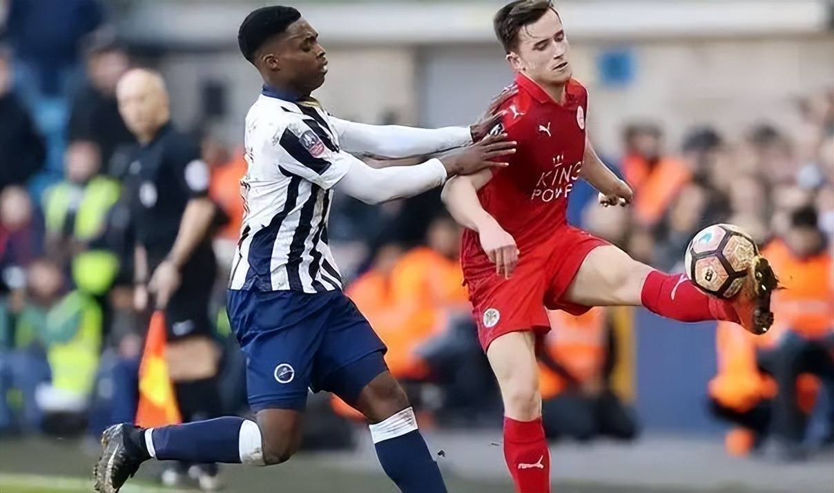 包含彼得堡联淘汰巴恩斯利，险胜晋级联赛杯四强的词条